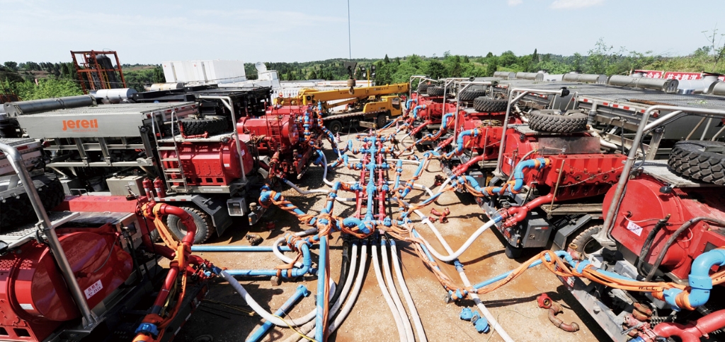 Jereh 2500 fracturing unit helps the shale gas operation of Moxi #8 ultradeep well in China.