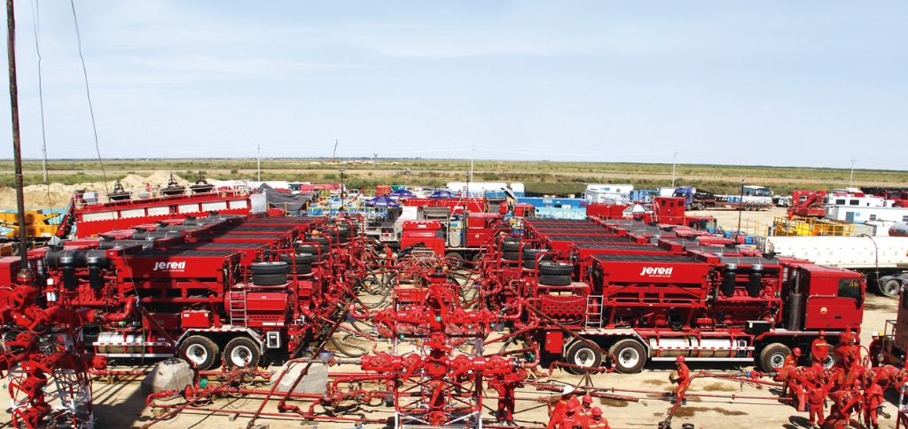 Jereh frac spread performs large-scale fracturing operation in Xinjiang, China.